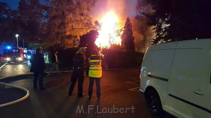 Grossfeuer Einfamilienhaus Siegburg Muehlengrabenstr P0003.jpg